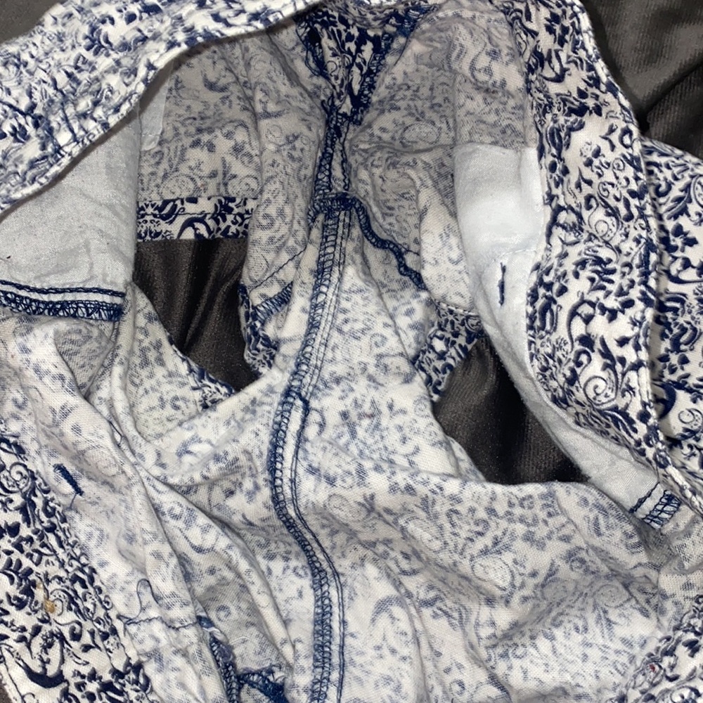 🎱Maurice’s blue and white patterned shorts! - Picture 7 of 7